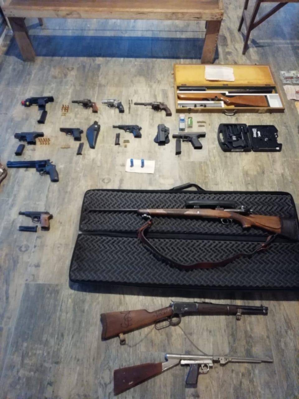 Otra complicación para Melazo: una de sus armas tiene pedido de secuestro