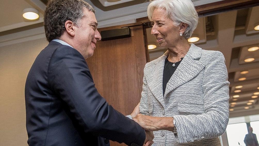 Dujovne admitió que la economía caerá 1% este año y que llegarán fondos del FMI