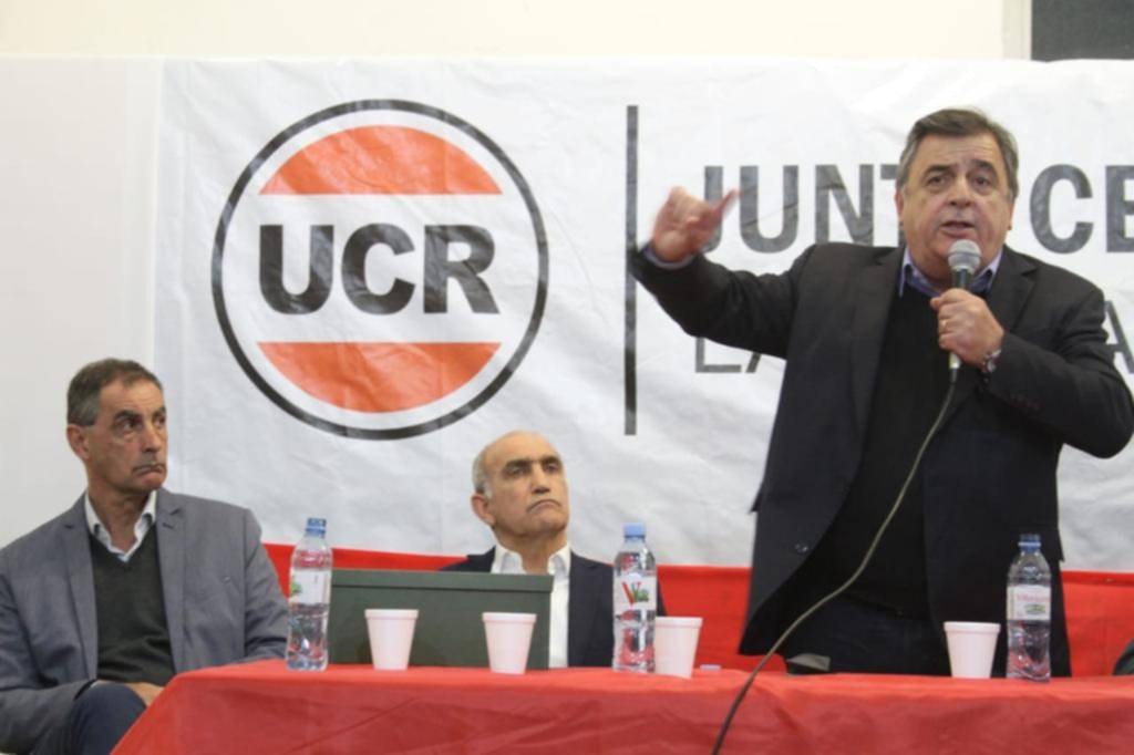 Mario Negri encabezó un acto en la sede de la UCR local