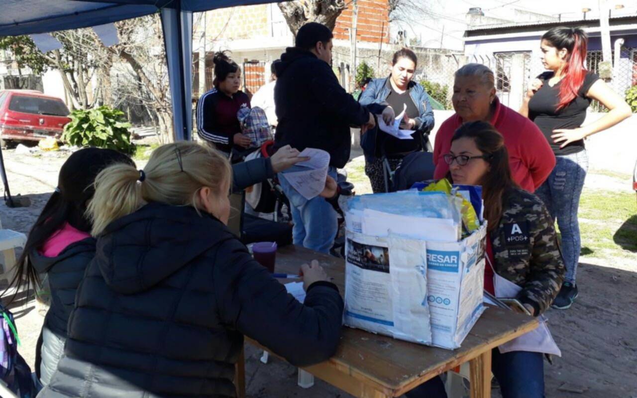 Vecinos de Solano realizaron trámites en operativo "Junto a vos"