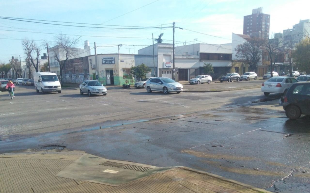 38 y 10: una esquina en jaque por las aguas servidas