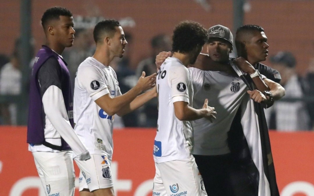 Santos no se quedó callado y mandó un tuit picante después del partido