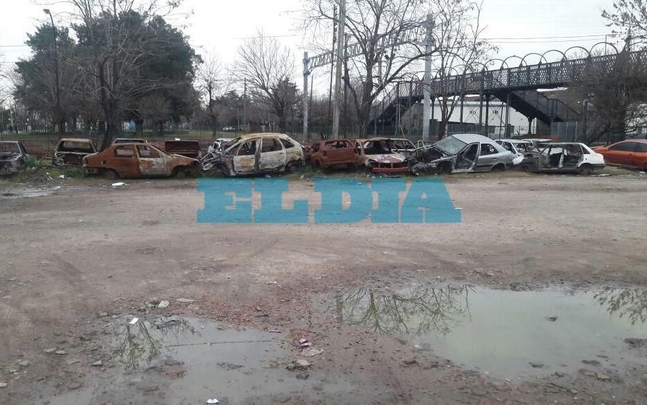Preocupa crecimiento de "cementerio de autos" en 1 y 528