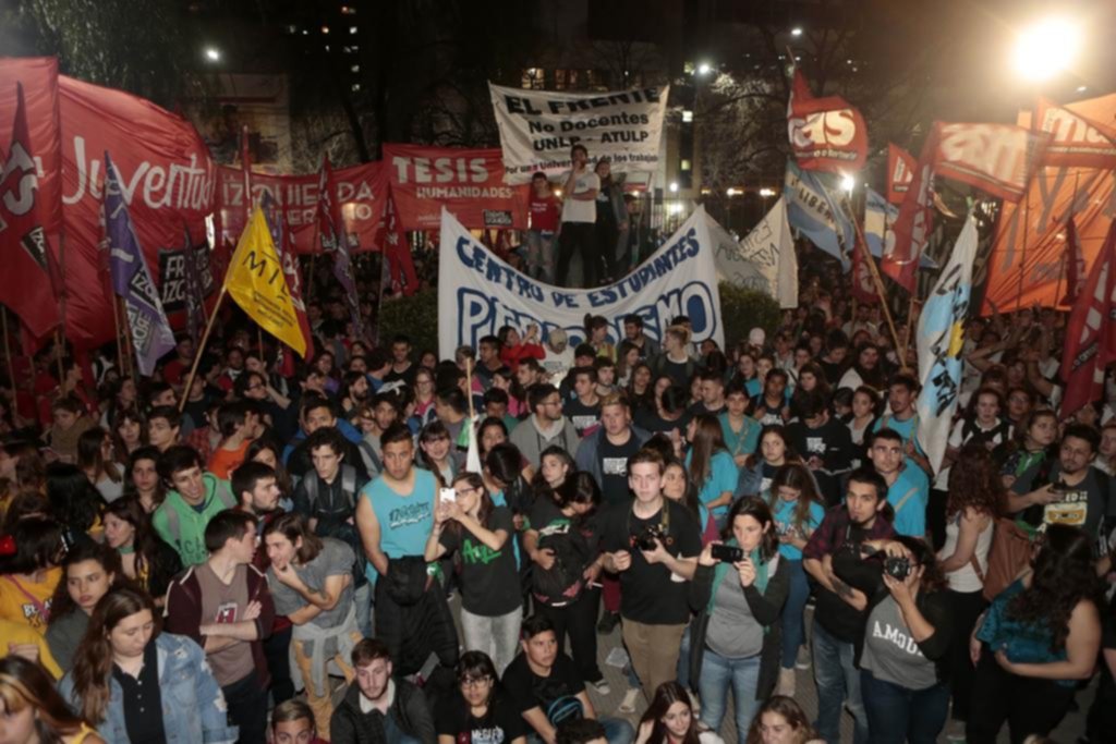 Sin acuerdo salarial, esperan una fuerte movilización universitaria