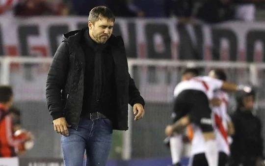 Eduardo Coudet fue durísimo con su equipo y le pidió "disculpas a la gente"