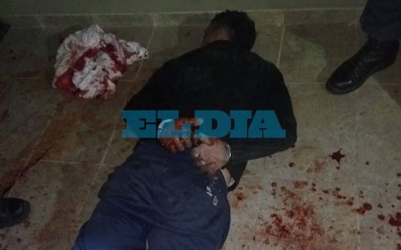 Robó y en el intento de escapar quedó colgando de una medianera, en Villa Elisa