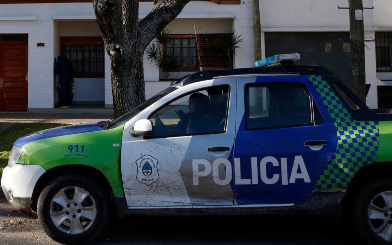 A punta de pistola le robaron una camioneta a un hombre en City Bell