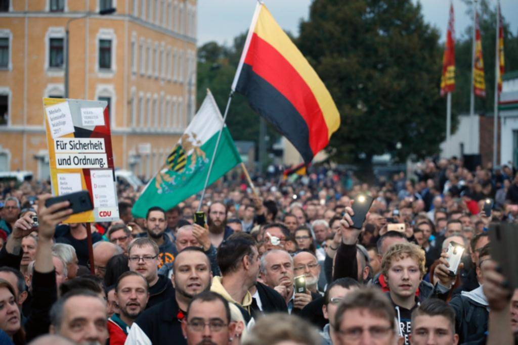 Los neonazis volvieron a marchar contra Merkel y los refugiados en Alemania