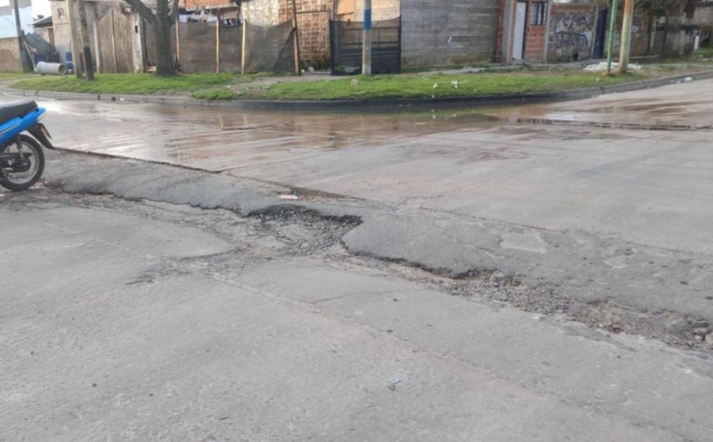 Un desnivel en la calle preocupa a los vecinos