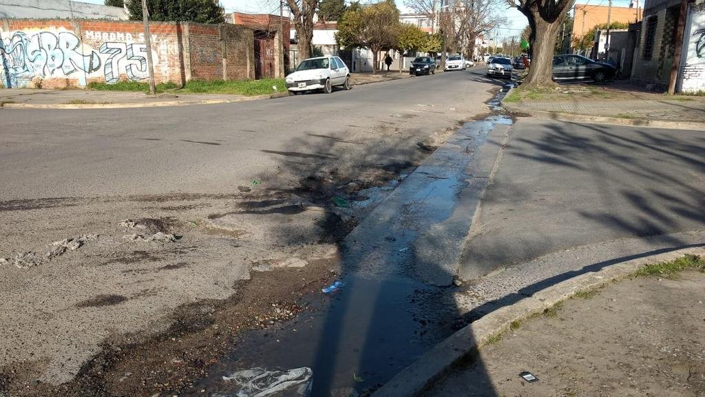Un profundo bache en el cruce de 4 y 75