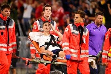 Juan Foyth se lesionó en un amistoso y lo retiraron en camilla