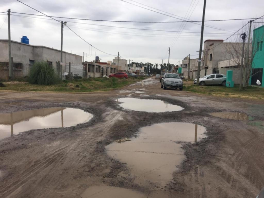 En Arturo Seguí y en el Gigante del Oeste claman por arreglos en distintos accesos
