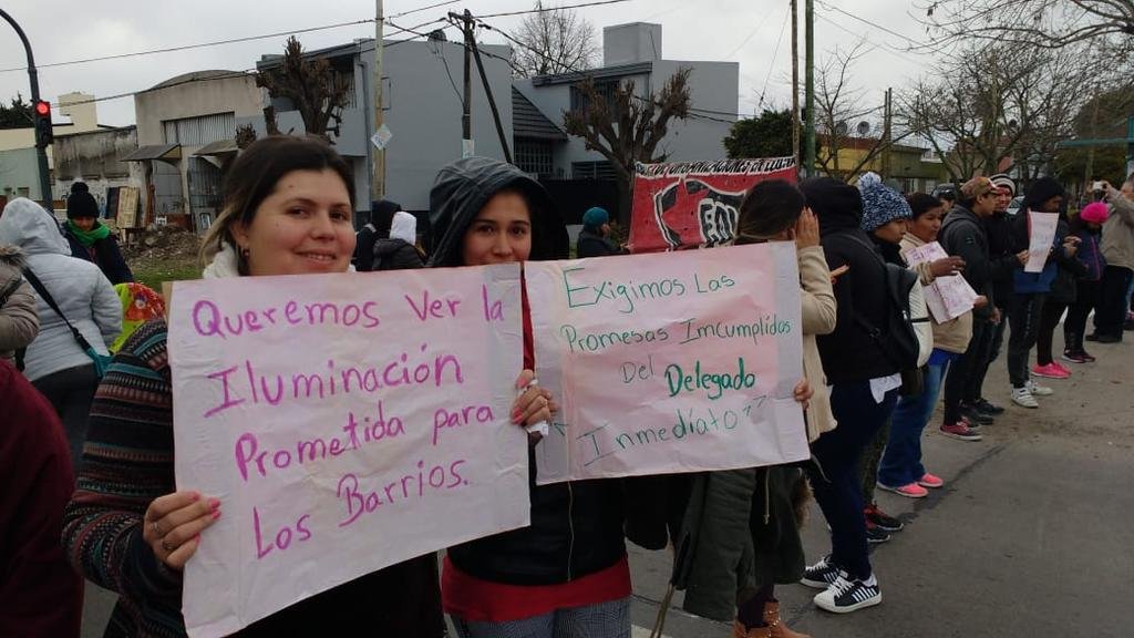 Con un combo de quejas, vecinos protestaron en Altos de San Lorenzo
