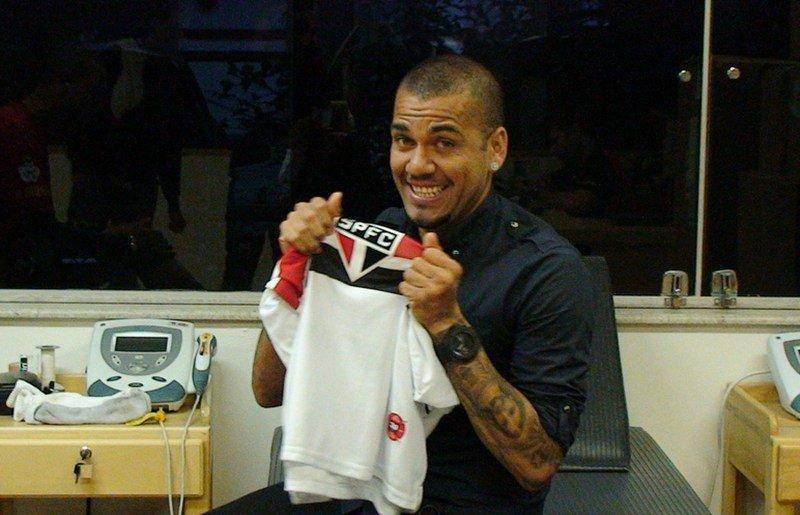 El San Pablo rompió el mercado y contrató a Dani Alves