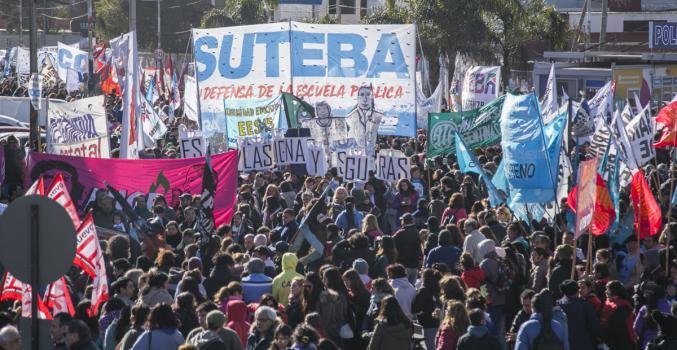 Masiva movilización docente a un año de la tragedia en Moreno