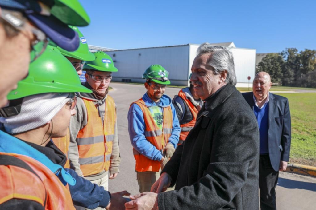 Fernández prometió desdolarizar las tarifas públicas si llega a la presidencia