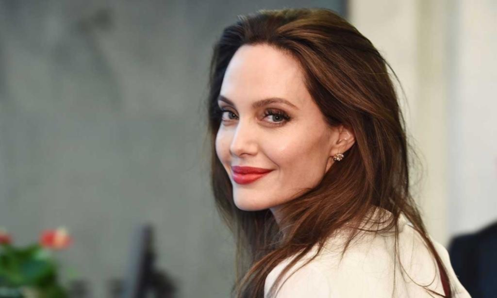Desde espadas hasta ballet, Jolie se prepara para darle vida a Thena