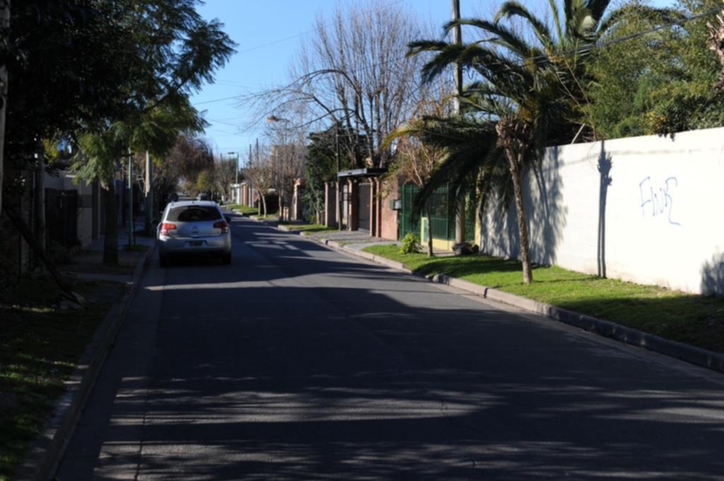 Villa Castells: una mujer volvió a su casa y se encontró con dos ladrones