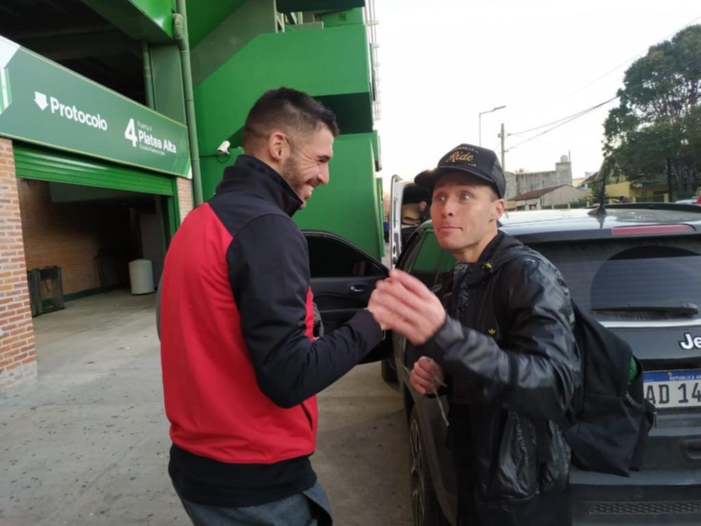 Amigos son los amigos: fueron rivales pero Andújar y Damonte bromearon