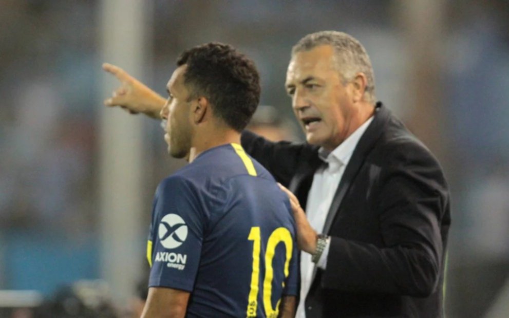 Carlitos Tevez llamó a Gustavo Alfaro de una manera muy particular