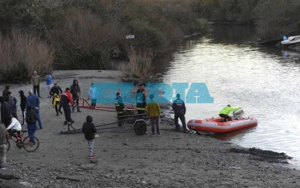 El rastrillaje de los pescadores de Punta Lara concluyó y la búsqueda se retomará mañana