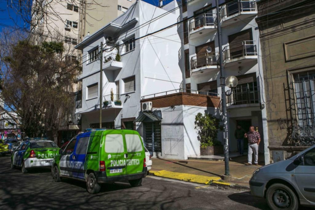 Investigan muerte de una mujer en un departamento del Centro