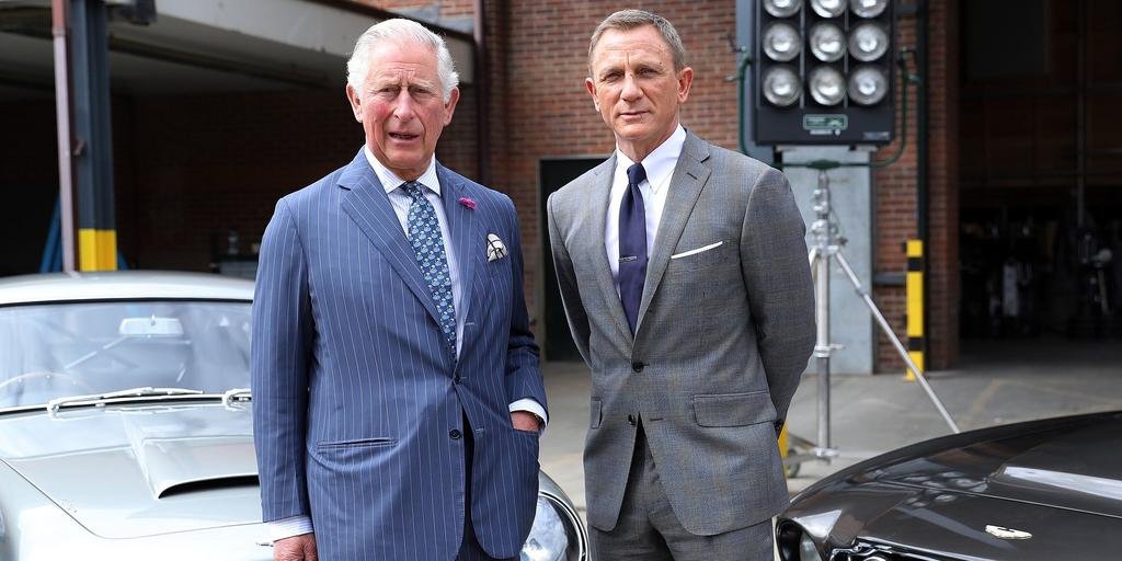 Tras los pasos de la Reina: el príncipe Carlos “considera” ser parte de “Bond 25”