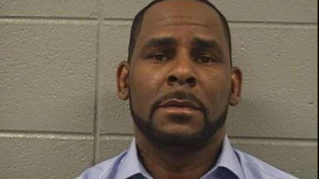 Otro cargo sexual contra el cantante R. Kelly... y van