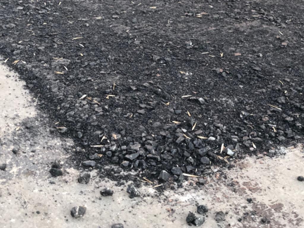 Se desintegra un bacheo en la cuadra de 15, 37 y 38