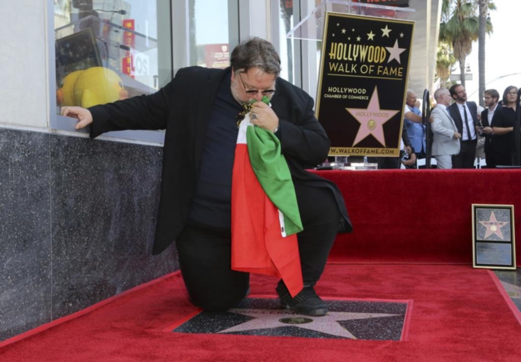 Del Toro reivindicó a México en el Paseo de la Fama