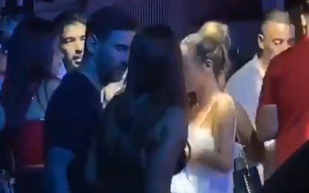 "La mano de Dios": Messi, muy cariñoso con su esposa Antonela