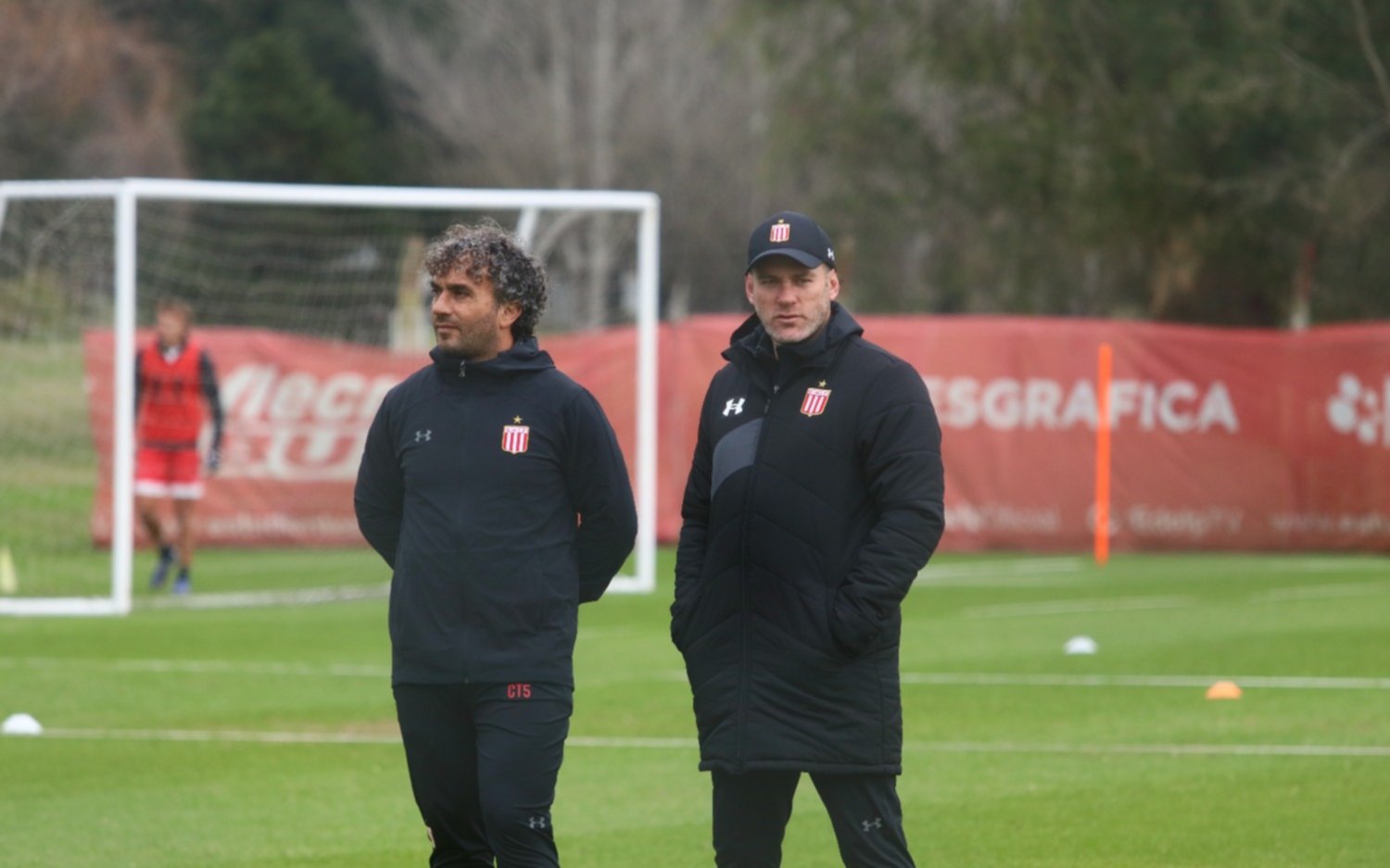 En Estudiantes Milito prueba con línea de tres pensando en el Rojo
