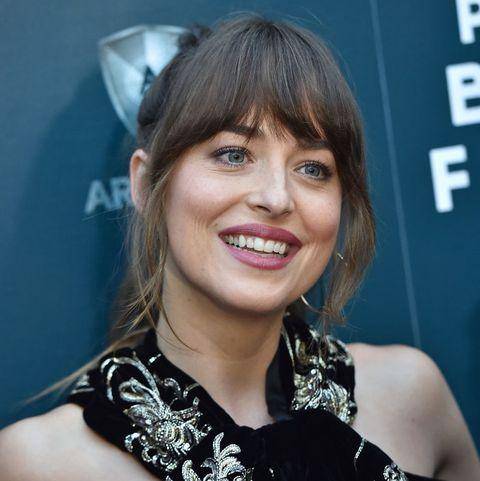 Dakota Johnson sonrió para los flashes y le rompió el corazón a sus fans