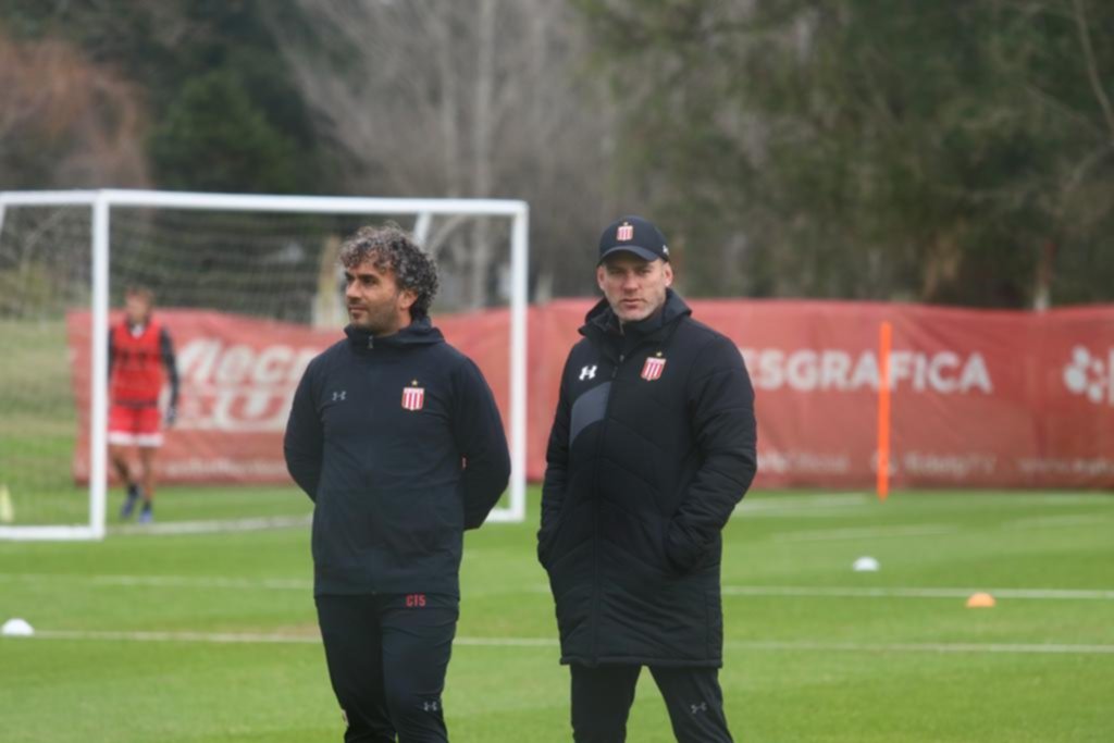 Milito prueba esquemas pensando en el Rojo