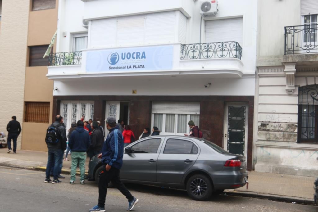 Un calvario sin fin: los vecinos de la sede de la Uocra viven entre el temor y la resignación