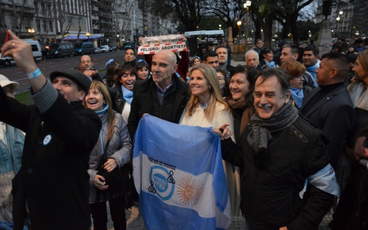 Gómez Centurión y Hotton cerraron campaña con el apoyo de mil pastores evangélicos