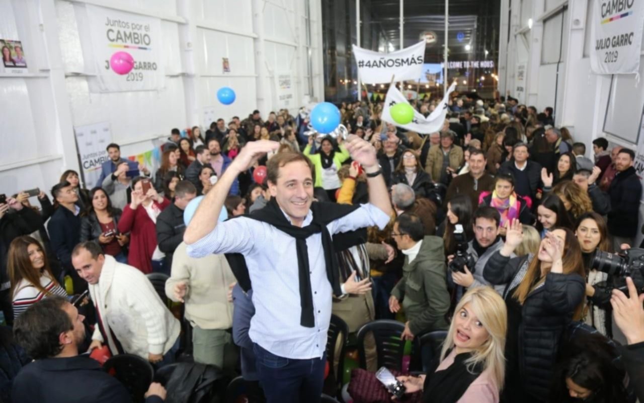 En La Plata, los precandidatos tuvieron sus actos de cierre de campaña