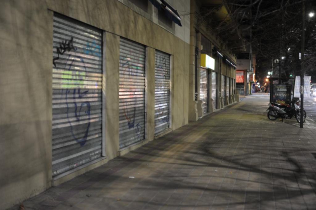 Las calles de la Ciudad quedan vacías cada vez más temprano