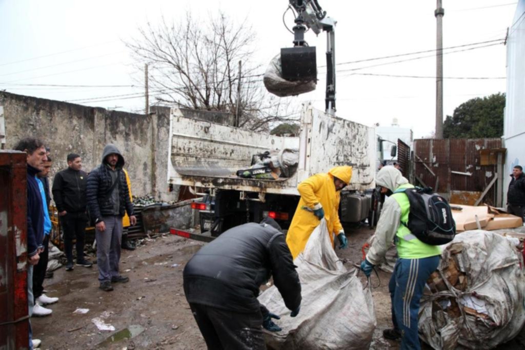 Clausuran y limpian una chatarrería clandestina en San Carlos