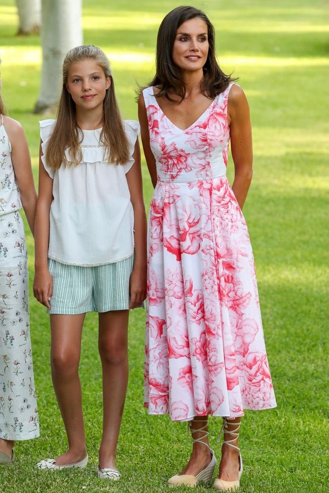 El vestido que Letizia usó para el posado oficial y que convenció a los críticos