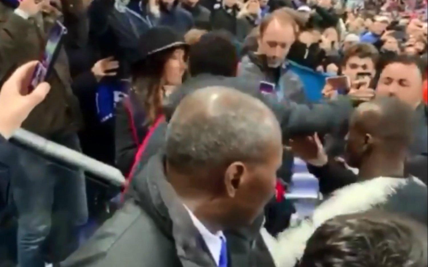 No terminan los problemas para Neymar: ahora demandado por agresión