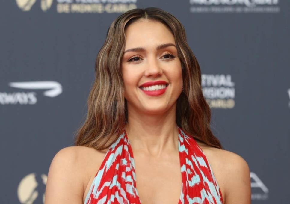 A los 45, Jessica Alba sin tapujos: “Puedo mostrar lo que me dé la gana”