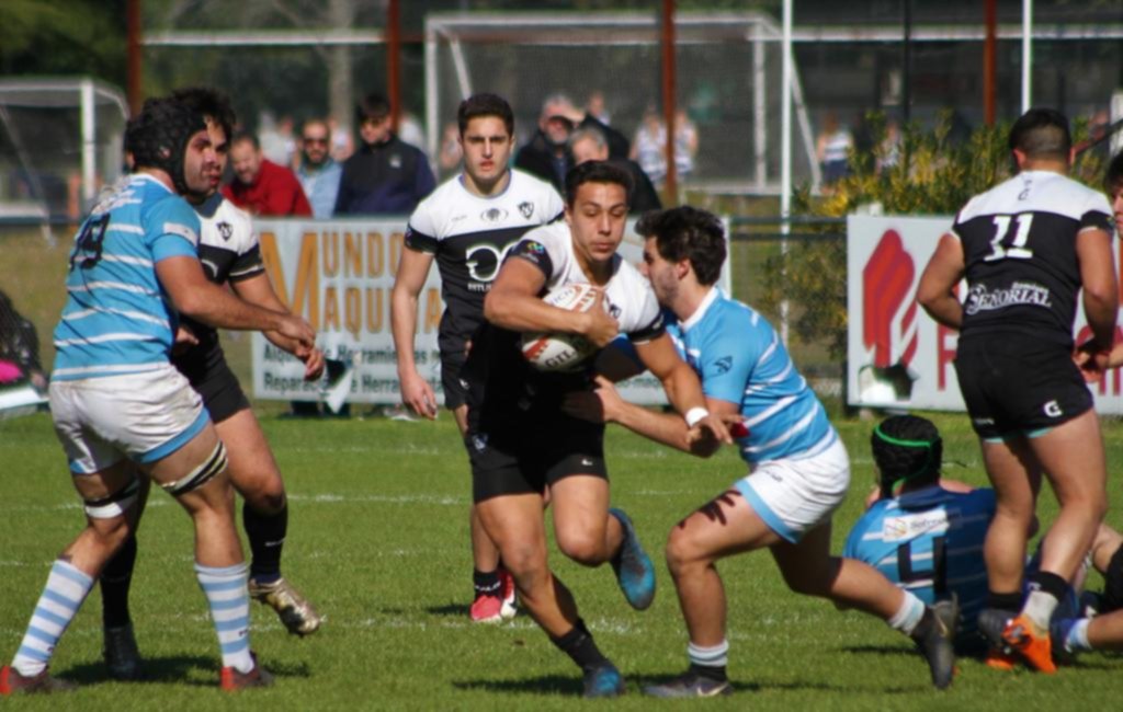 Universitario volvió al triunfo con una goleada