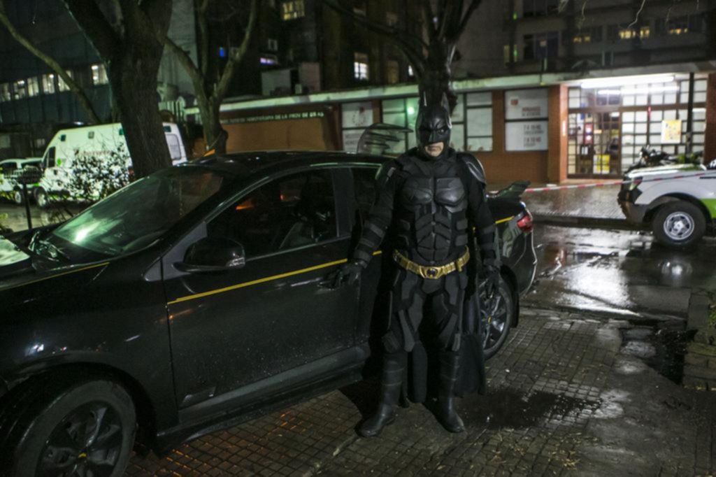 Batman Solidario: la rutina del superhéroe platense