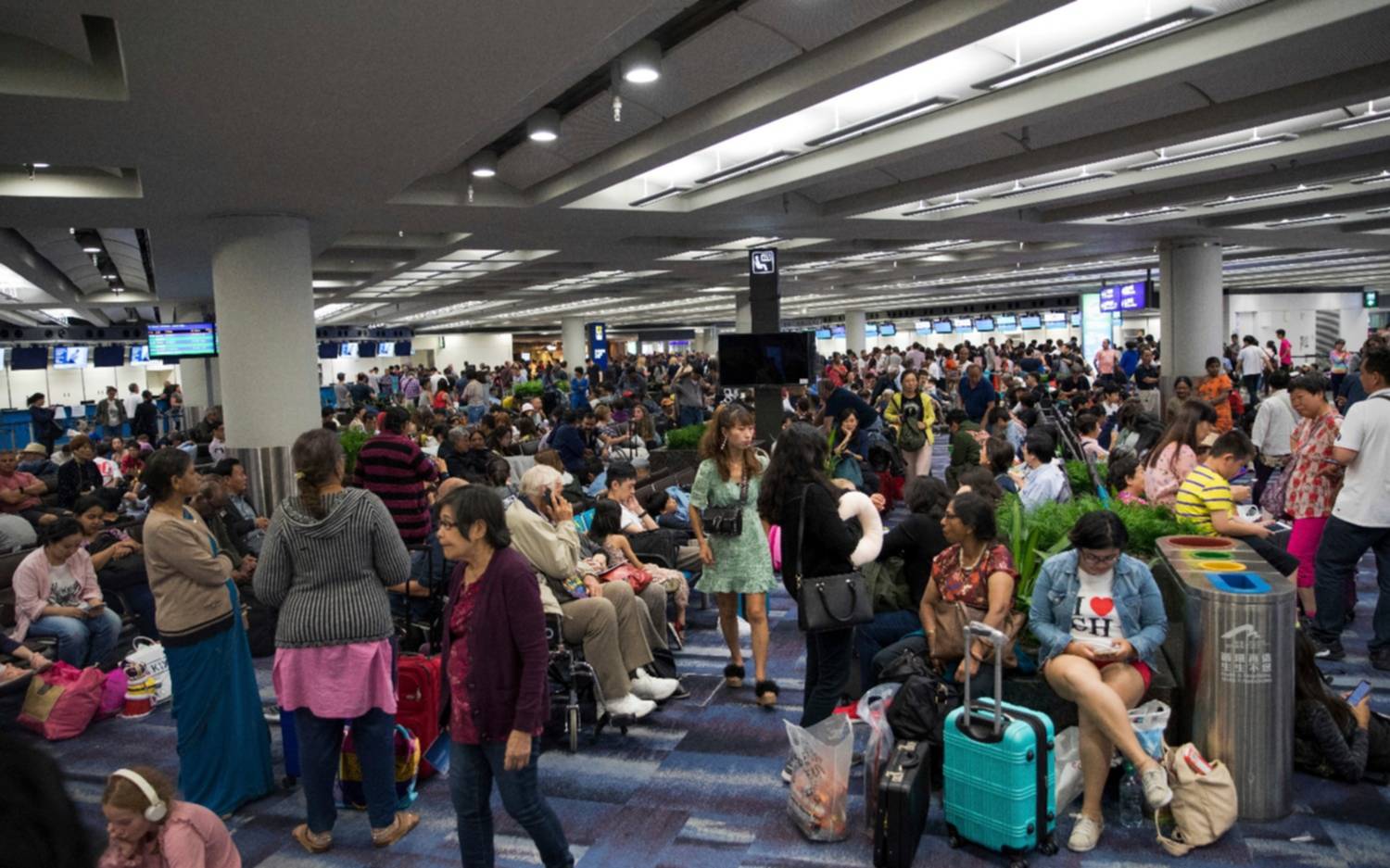 En Hong Kong siguen las protestas y China eleva el tono y habla de "terrorismo"