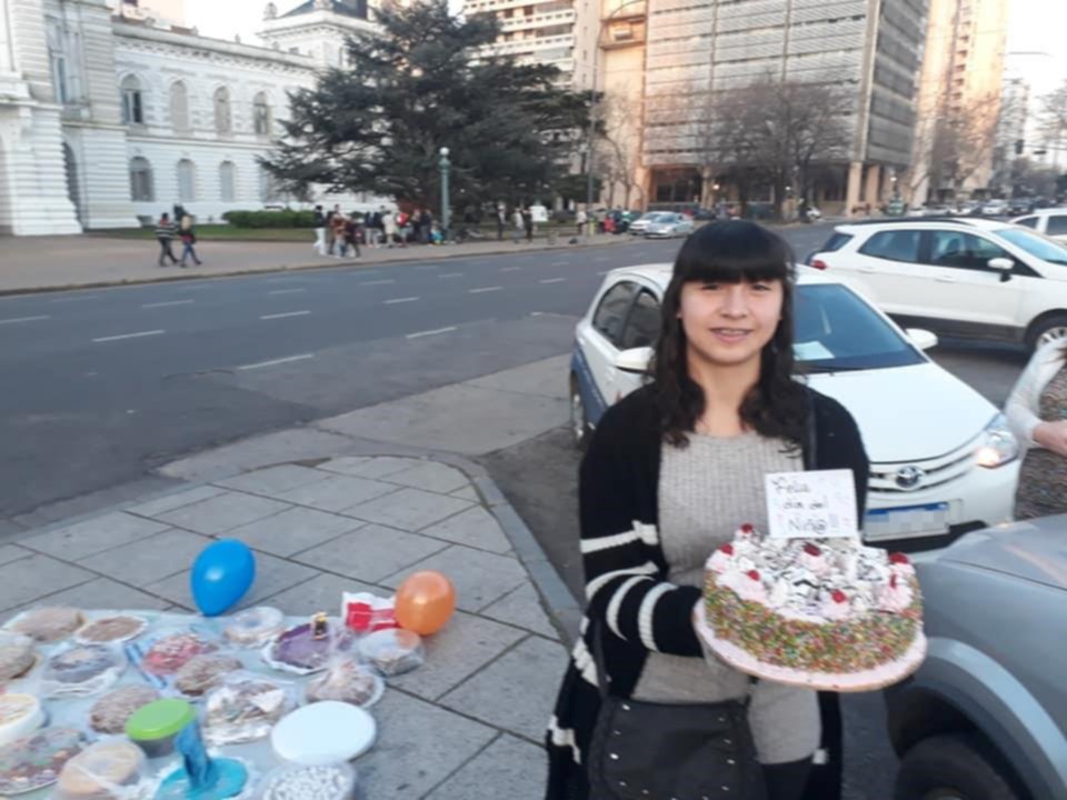 Tortas solidarias para endulzar el festejo del Día del Niño en los barrios