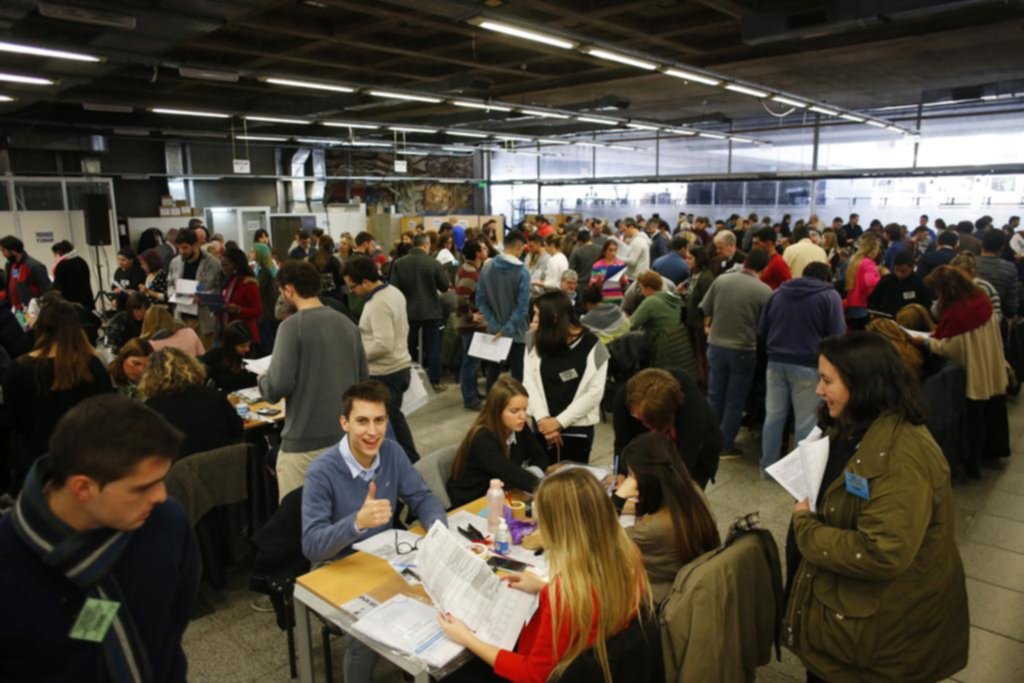 El escrutinio de la elección bonaerense comenzó con las mesas de La Plata