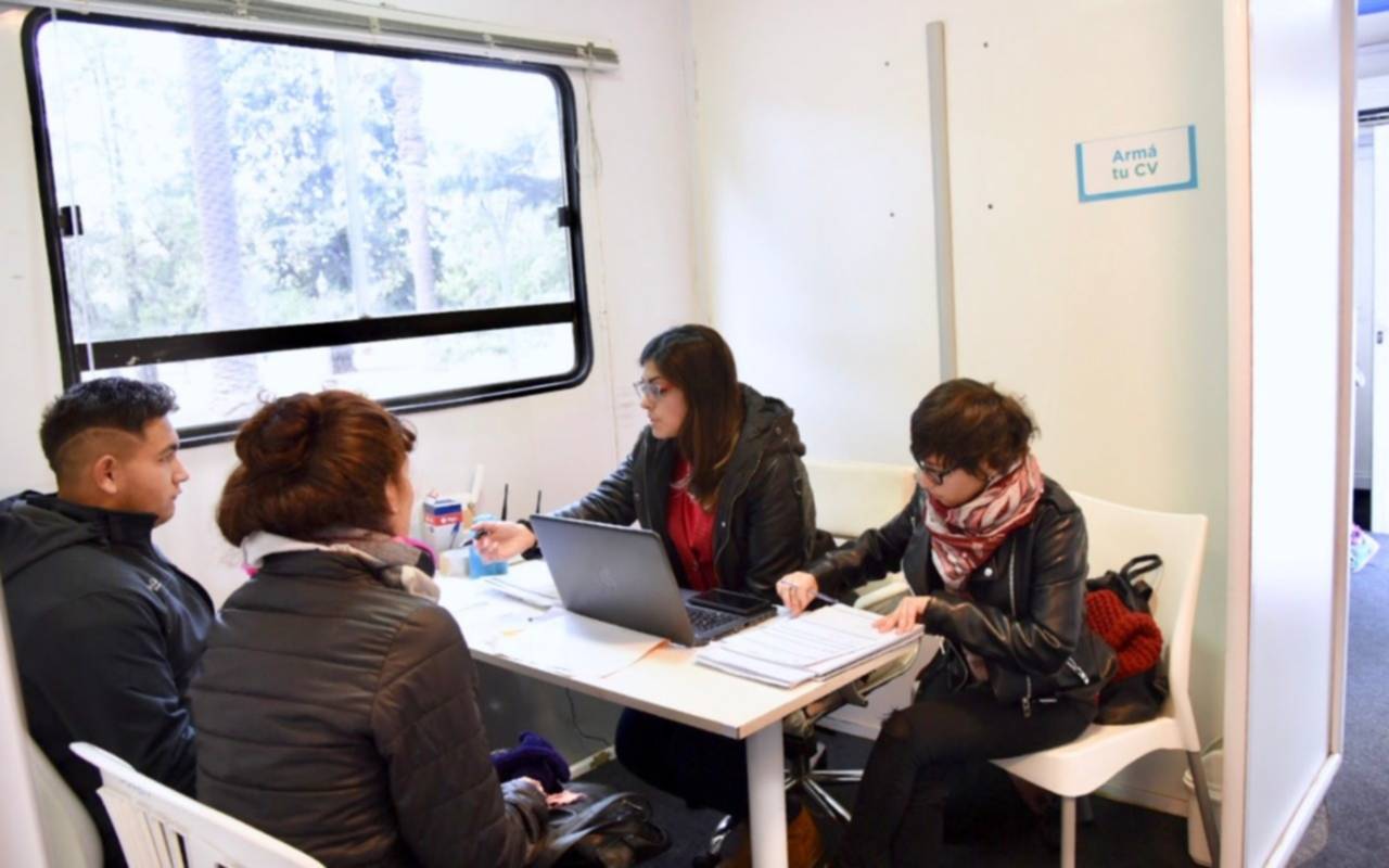 Promueven jornadas de asesoramiento para fomentar la inserción de jóvenes al ámbito laboral