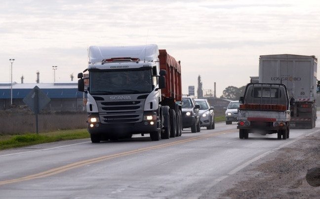 Restringen desde mañana el tránsito de camiones en rutas bonaerenses por fin de semana largo