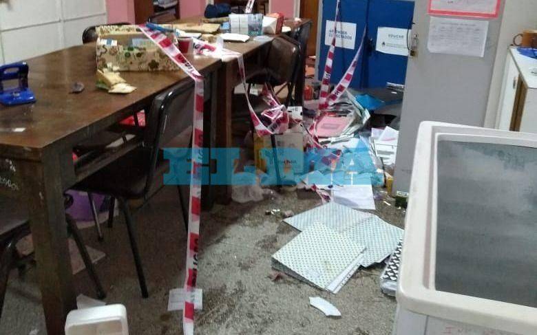 Otro golpe vandálico en escuela de La Plata: "Es triste, ya no tienen nada para robar"